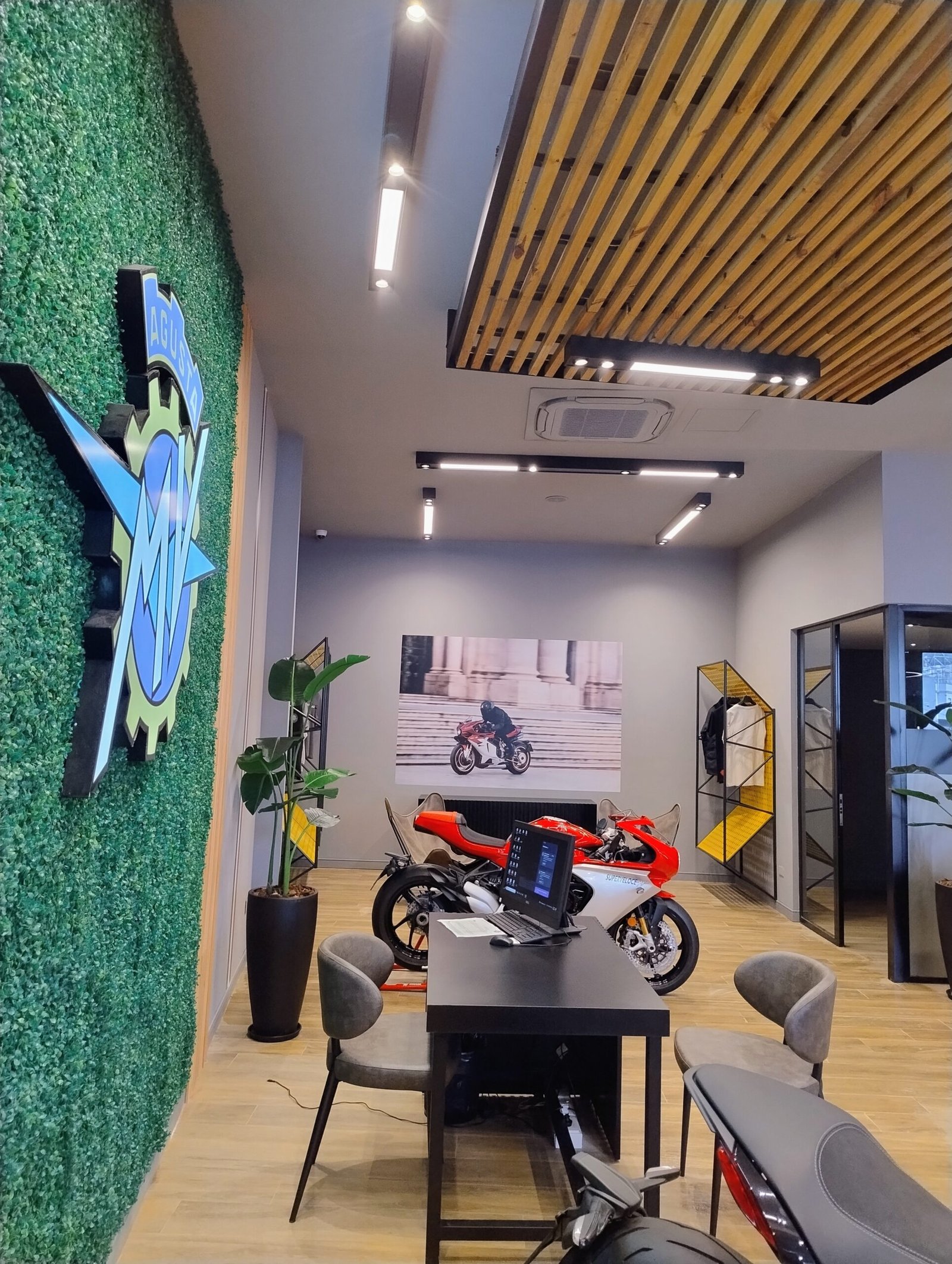 DISEÑO DE LOCALES COMERCIALES