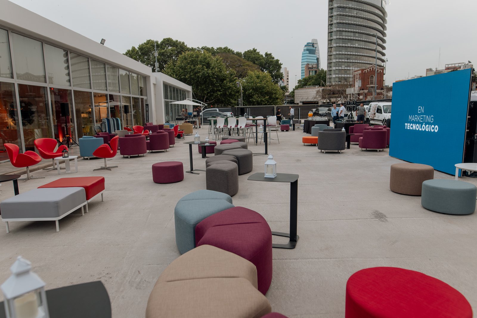 EQUIPAMIENTO CORPORATIVO